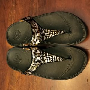 Fitflop 359-001 size 6 black and gold